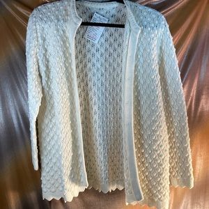 Vintage 6’s granny cardigan in white. Has been repaired on sleeve. Box. M